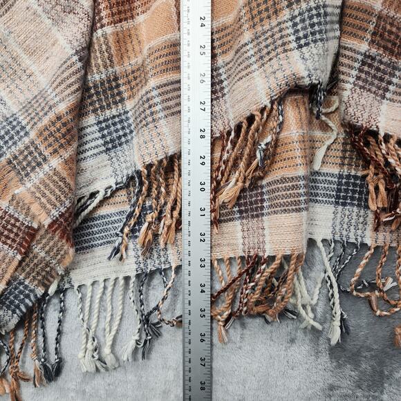 NEW Universal‎ Thread Poncho Womens OSFM OS Tan Plaid Fringe Poncho Wrap Boho - Picture 9 of 10